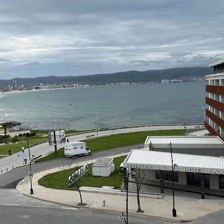 на крачка от морето 内塞伯尔